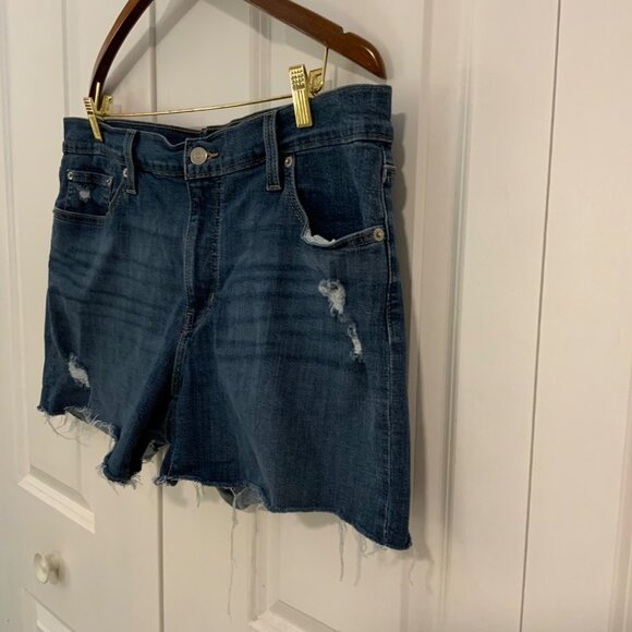 Levi’s Women’s Mid Length Denim Shorts 4 Inch Inseam Size 34 - Picture 3 of 8